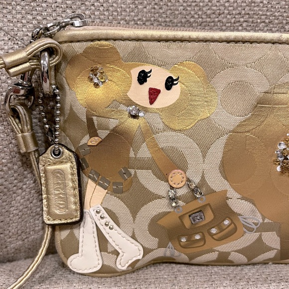 Coach Poppy-Chan GOLDY Collectible Y2K Wristlet - Picture 4 of 14